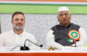 இந்தியா எண்ணெய் வாங்க அனுமதிக்க அமெரிக்கா யார்? - மோடி மீது காங்கிரஸ் கடும் தாக்குதல்!