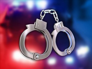 பயங்கர ஆயுதங்களுடன் சுற்றித் திரிந்த இருவர் கைது : இரு சிறார்கள் கூர்நோக்கு இல்லத்தில் ஒப்படைப்பு!