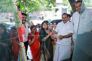 தூத்துக்குடியில் மீட் அன்ட் ஈட் புதிய கிளை: எஸ்பி சண்முகநாதன் தொடங்கி வைத்தார்!